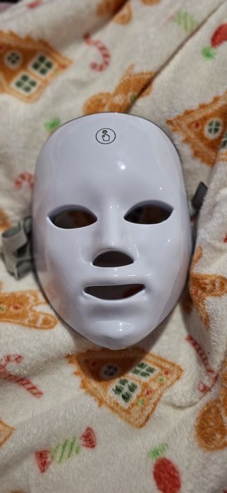 LED светлинна маска за лице с 7 цвята – нова