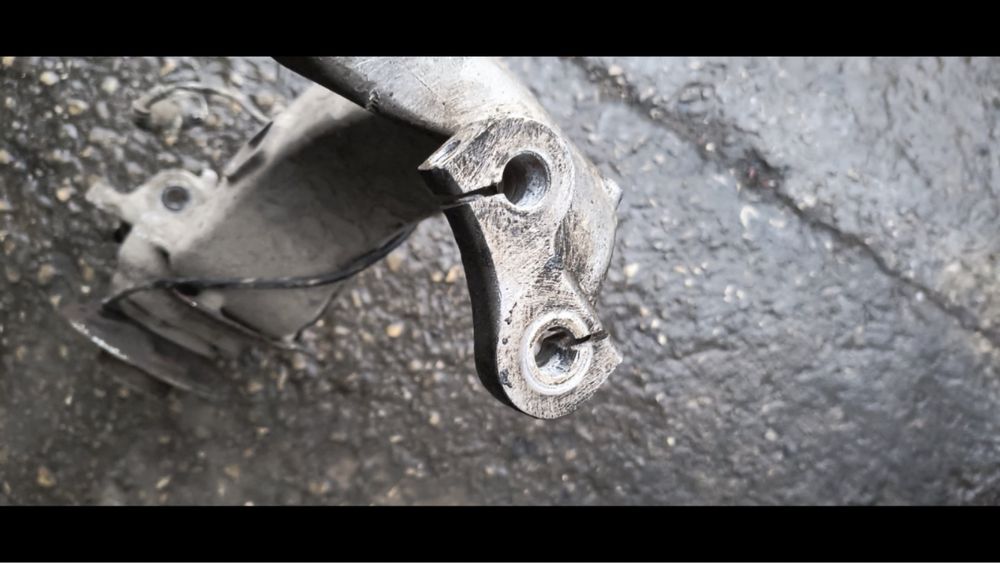 Продавам алуминиеви шенкели предни AUDI A8 D2 фейс