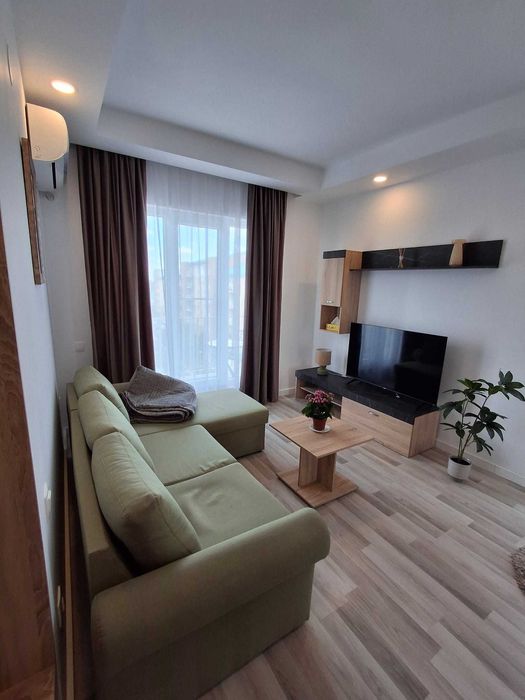 Închiriez garsonieră Cosmopolis