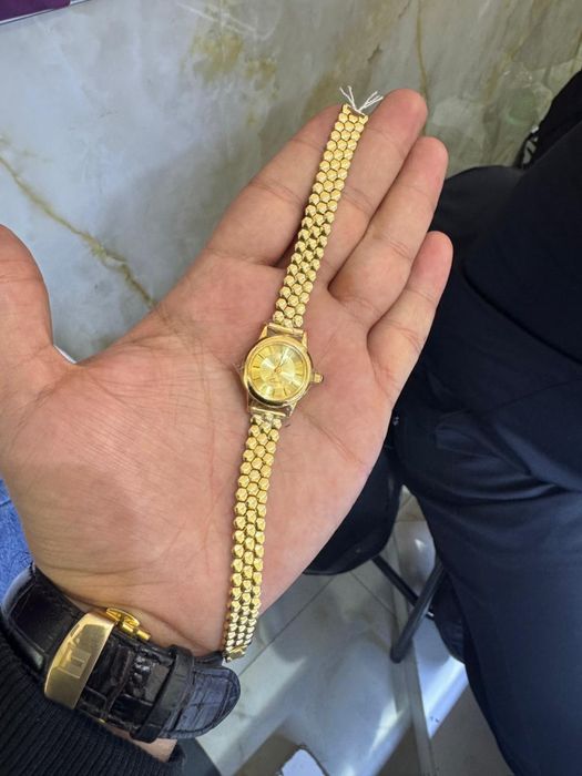 Продаются золотые часы