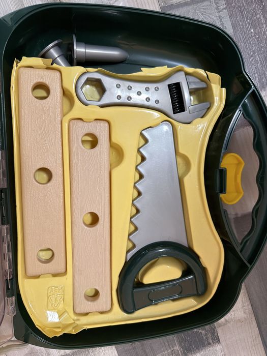 Bosch klein mini куфарче с инструменти бормашина