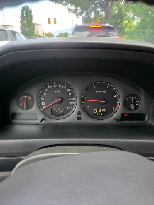 Продавам Volvo S60 D5, 2003 г. , 2. 4 дизел, 163 к. с. сив металик