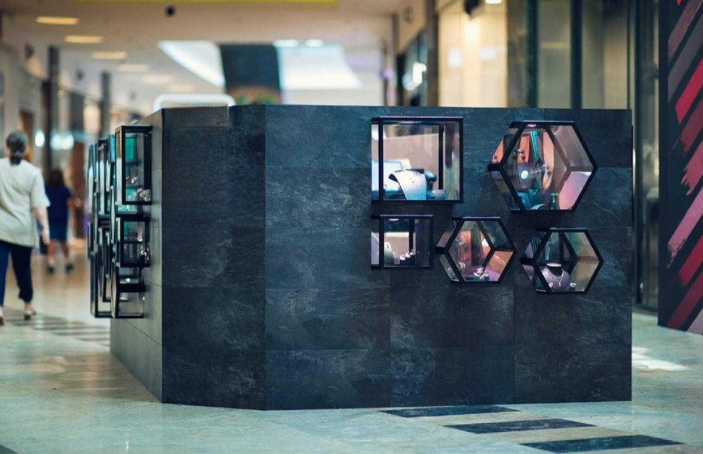 Mobilier insula mall, insula comerciala