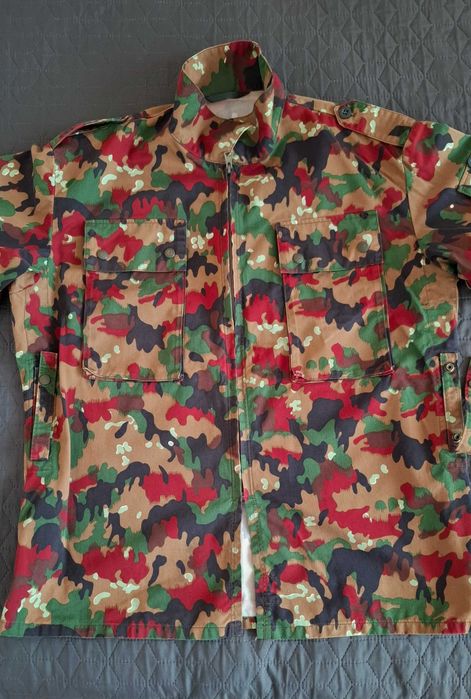Камуфлажно тънко яке