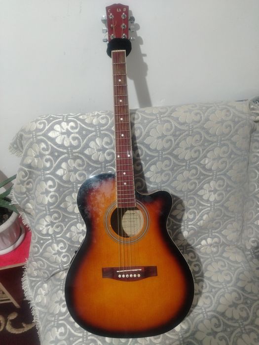 Продаётся акустическая гитара в хорошем состоянии