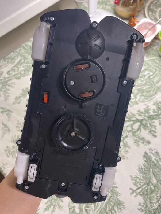 Машинка , на батарейках