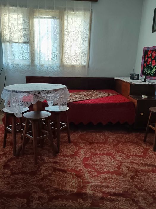 Casa la tara de vanzare