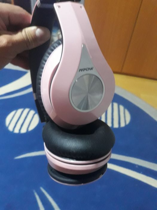 Vând căști Bluetooth