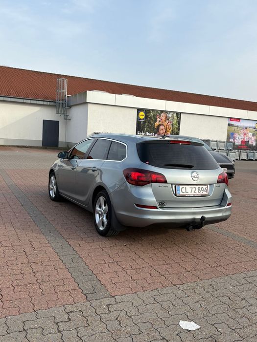 Opel Astra J....