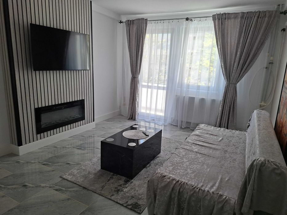 Constanta,apartament 3 camere, central de inchiriat pe termen lung,renovat utilat,mobilat,gaz,3 balcoane,vedere port