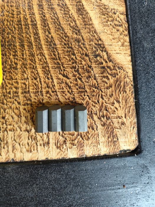 Pastile Vidia și bare alama