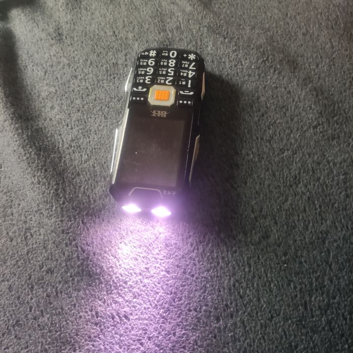 китайски военен телефон с 2 сим карти