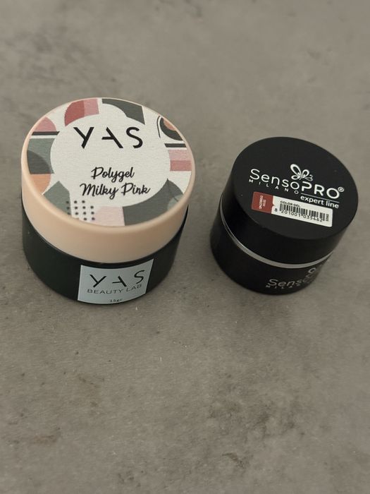 Necesar si accesorii unghii