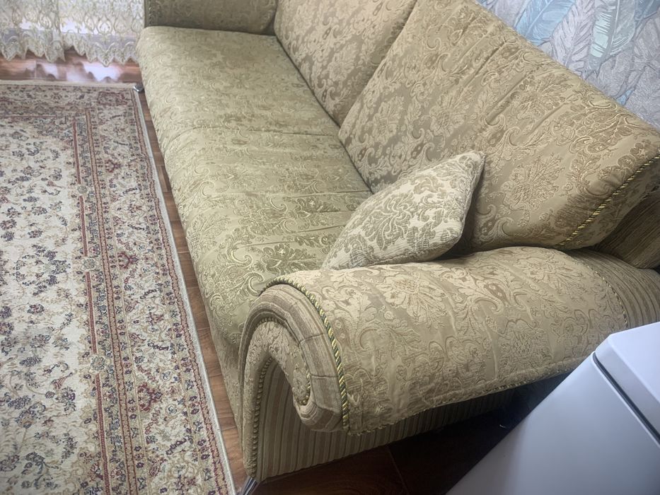 Продается диван в хорошем состоянии