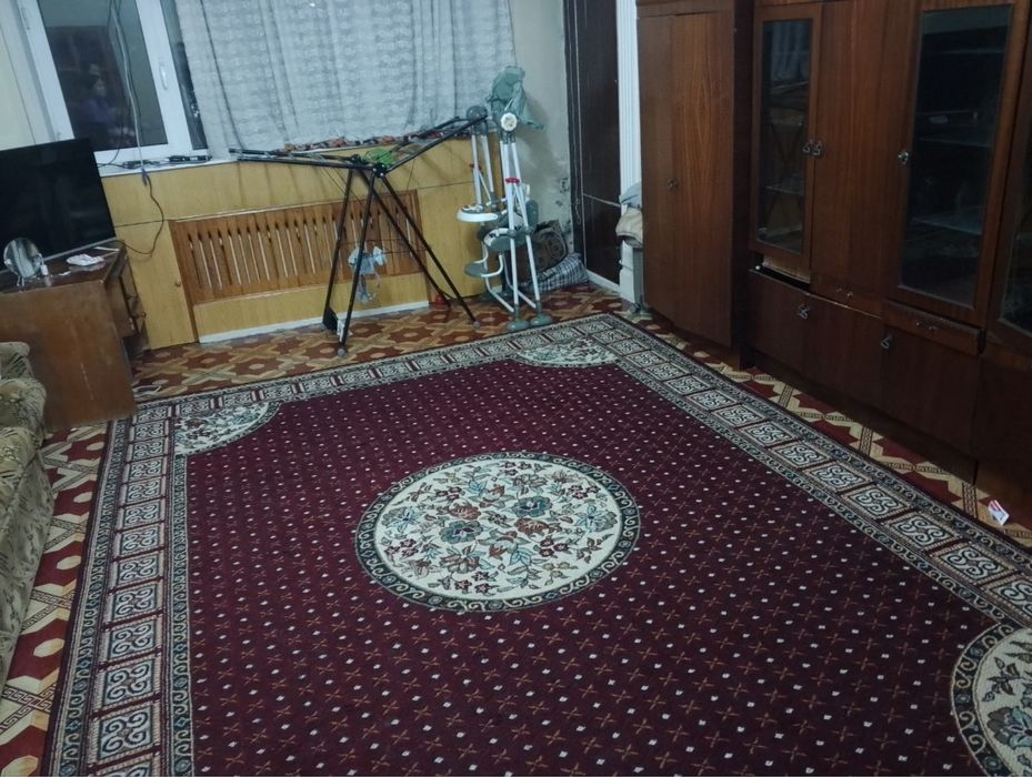 Beruniy metroda qizlar uchun bezzz makkler kvartiraa bor faqat srochna