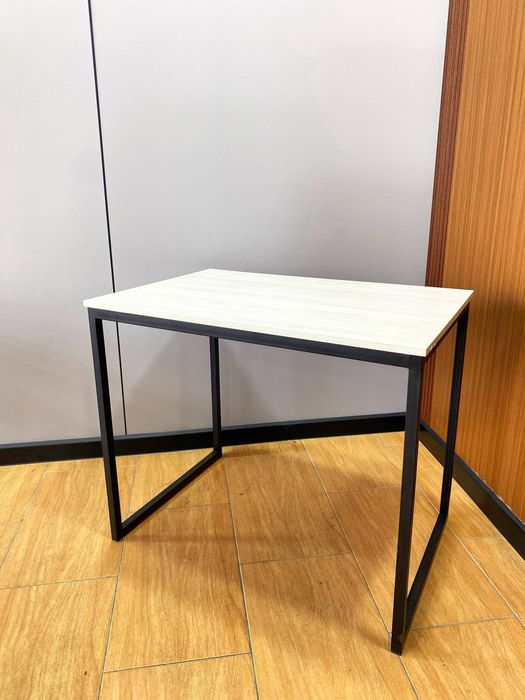 Stol loft sotiladi 90/60 balandligi 75 3/2 profildan