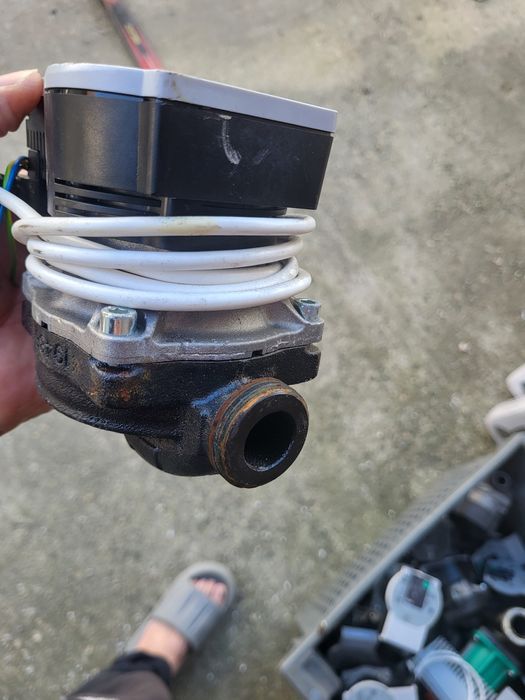 Vând pompe grundfos si willo