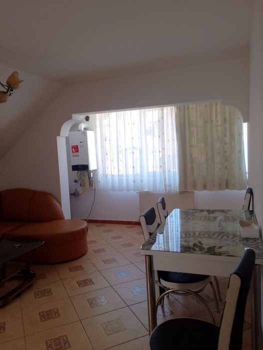 Inchiriez apartament cu 4 camere