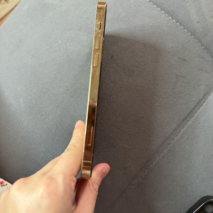 Продам айфон 12 про