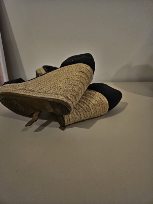 Sandale cu platforma