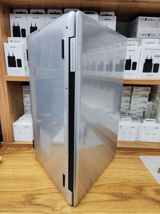 Noutbuk sotiladi , Yangi !!!