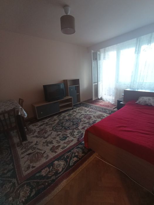 Închiriez apartament