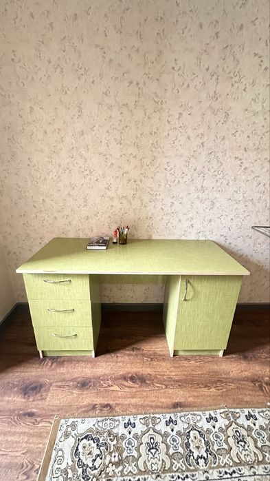 Продам стол письменный