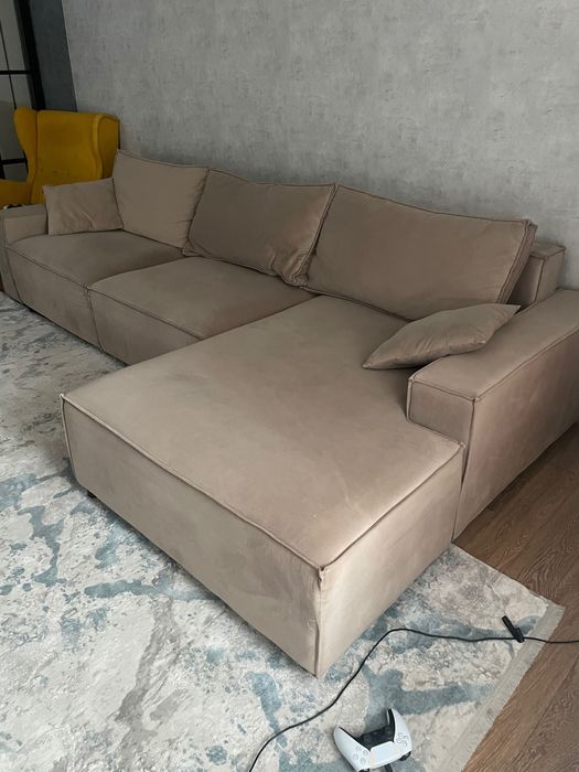 Угловой диван в хорошем состоянии