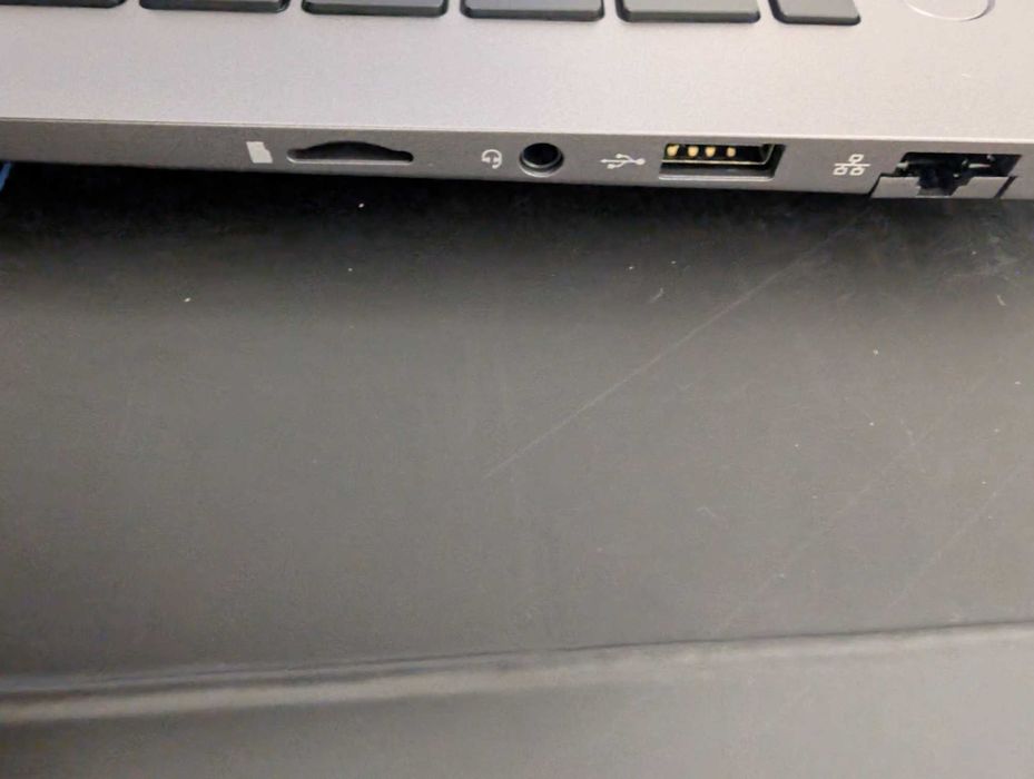 Laptop Ryzen 7, 16 GB RAM, 500 SSD M2, Windows 11 cu licență