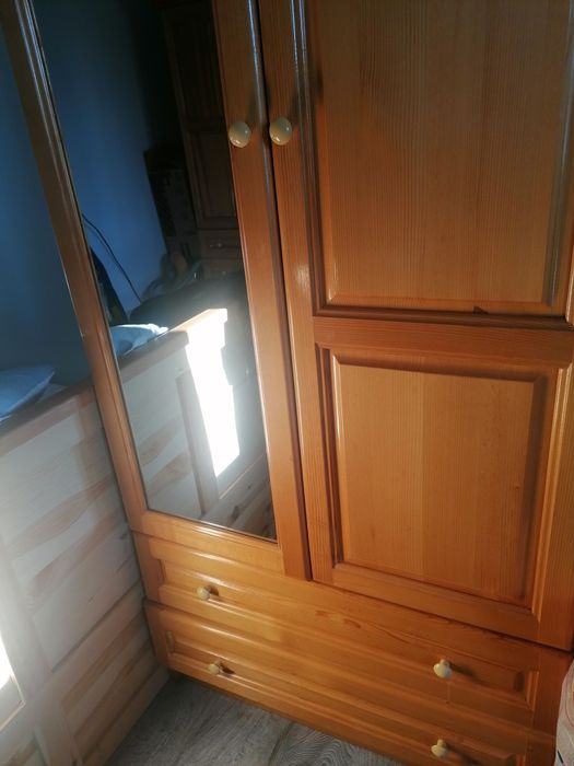 Продавам комплект чамови  мебели в отлично състояние