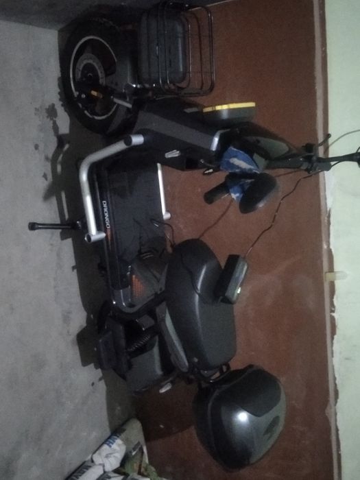 Скутер сотилади холати  зор 300долор ками бор