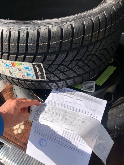 255/40/19 зимни гуми Goodyear