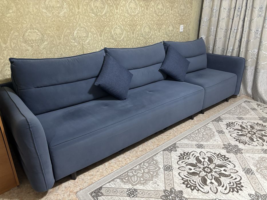 Диван синий в отличном состояний