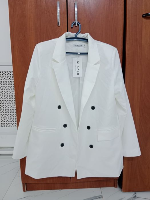 Продам белый кастюм женский