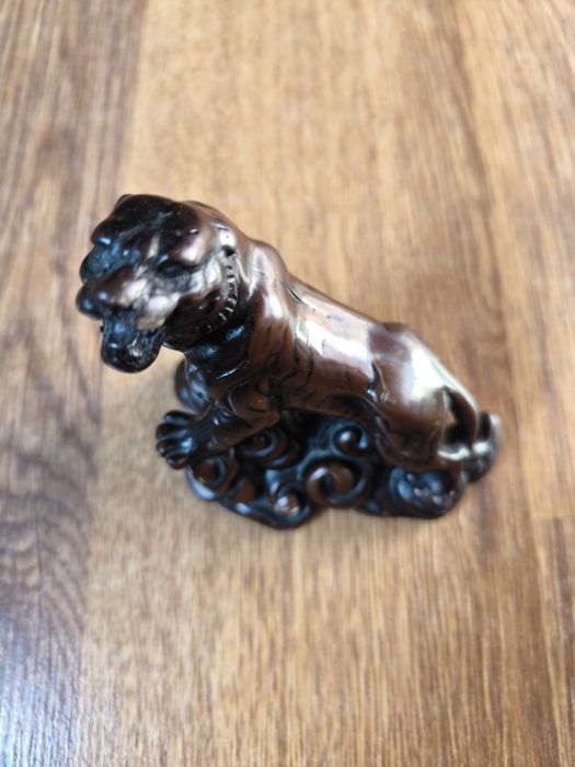 Фигура на тигър азия