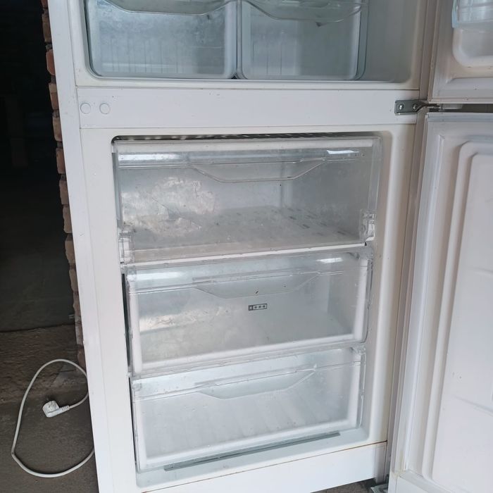 Продам холодильник Indesit б/у