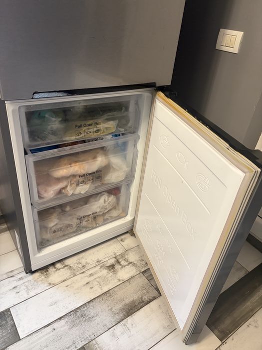 Combină frigorifică Samsung Digital Inverter, No Frost, inox – stare bună