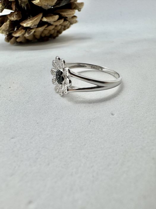 Сребърен пръстен с естествен черен шпинел