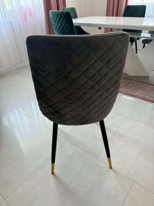 Vand masa living  extensibila cu scaune tapitate