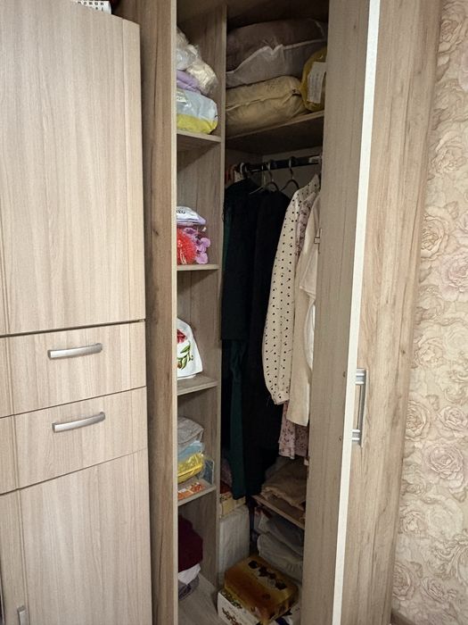 Шкаф угловой продается