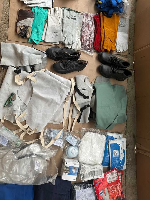 Bocanci salopete combinezon costum vopsitor manusi ham masti filtre