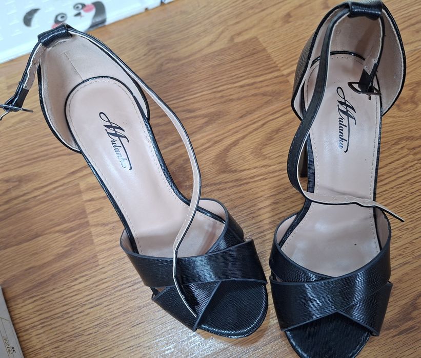 Sandale cu toc, marimea 36
