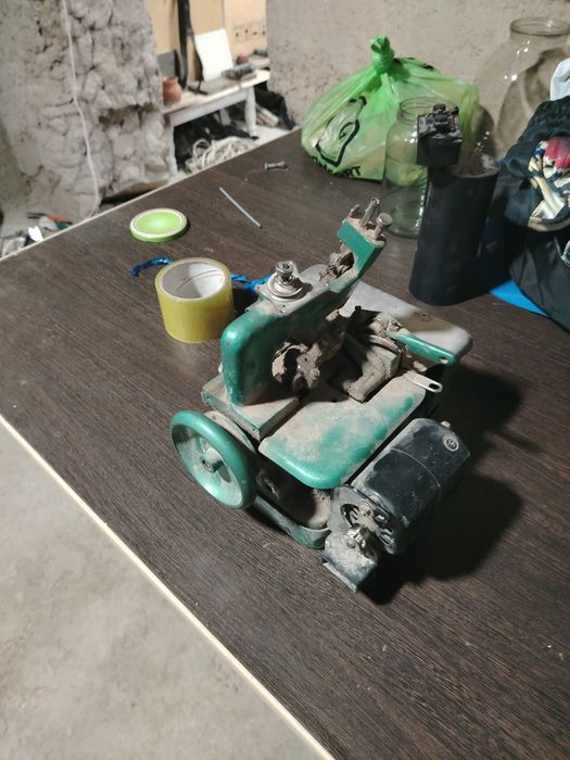 Продаётся швейная машинка