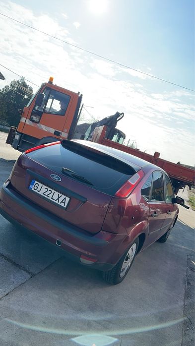 Ford Focus 1.6 benzină 2005 – pentru piese sau cine vrea sa o repare