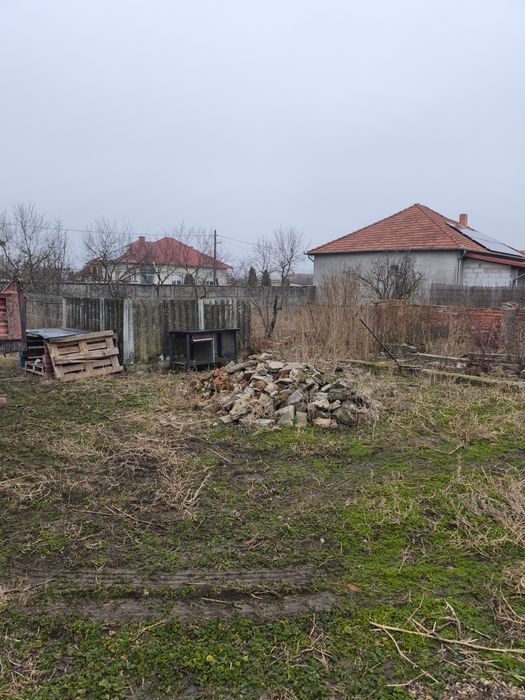 Vând casă cu gradina în centrul Com. Șimand, Jud. Arad