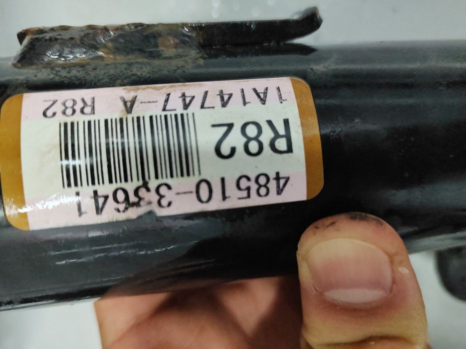 Продам оригинал передние амортизаторы камри 55