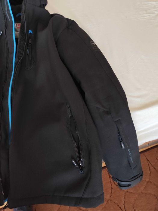 Продавам 3 бр.. якета за различни сезони