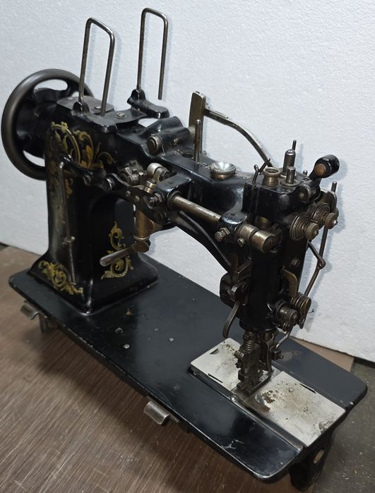 Singer продаётся двухигольный швейная  машинка антиквариат или для кол