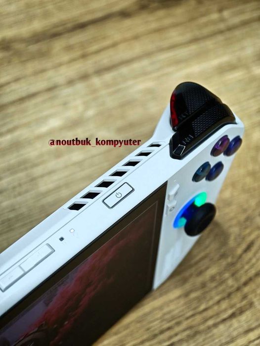 Мощный игровой Asus Rog ALLY z1Extreme