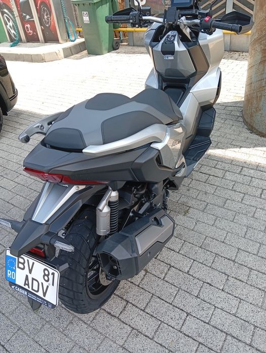 Vând Scuter Honda Adv 350 cc an 2023